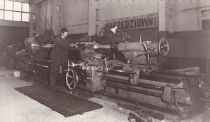 Warsztat remontowy mechaniczny - frezarki, tokarki, piły mechaniczne