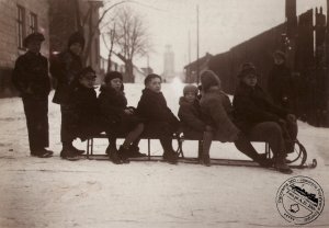 Jaworzno, widok od strony obecnej ul. Sądowej- styczeń 1931r. W głębi kościół p.w. św. Wojciecha i św. Katarzyny.